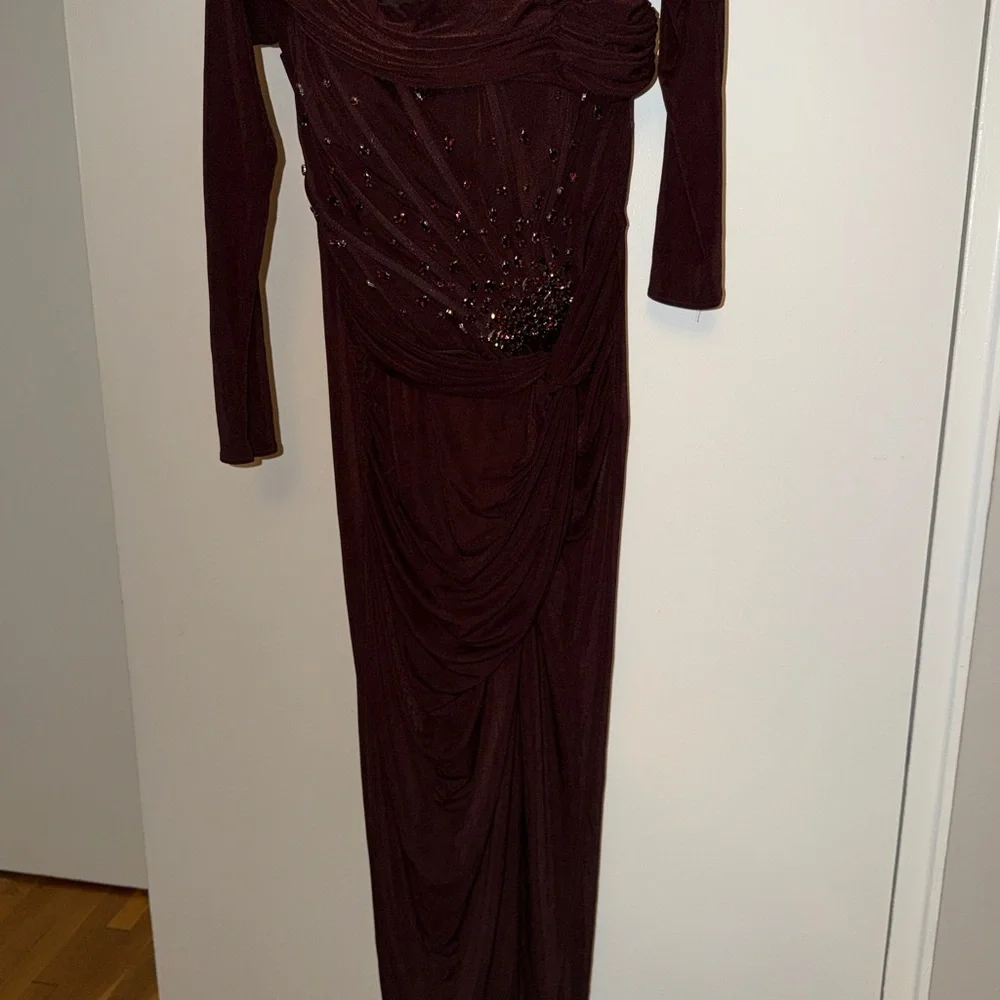 Elegant Burgundy Evening Gown - Picture 4 of 6
